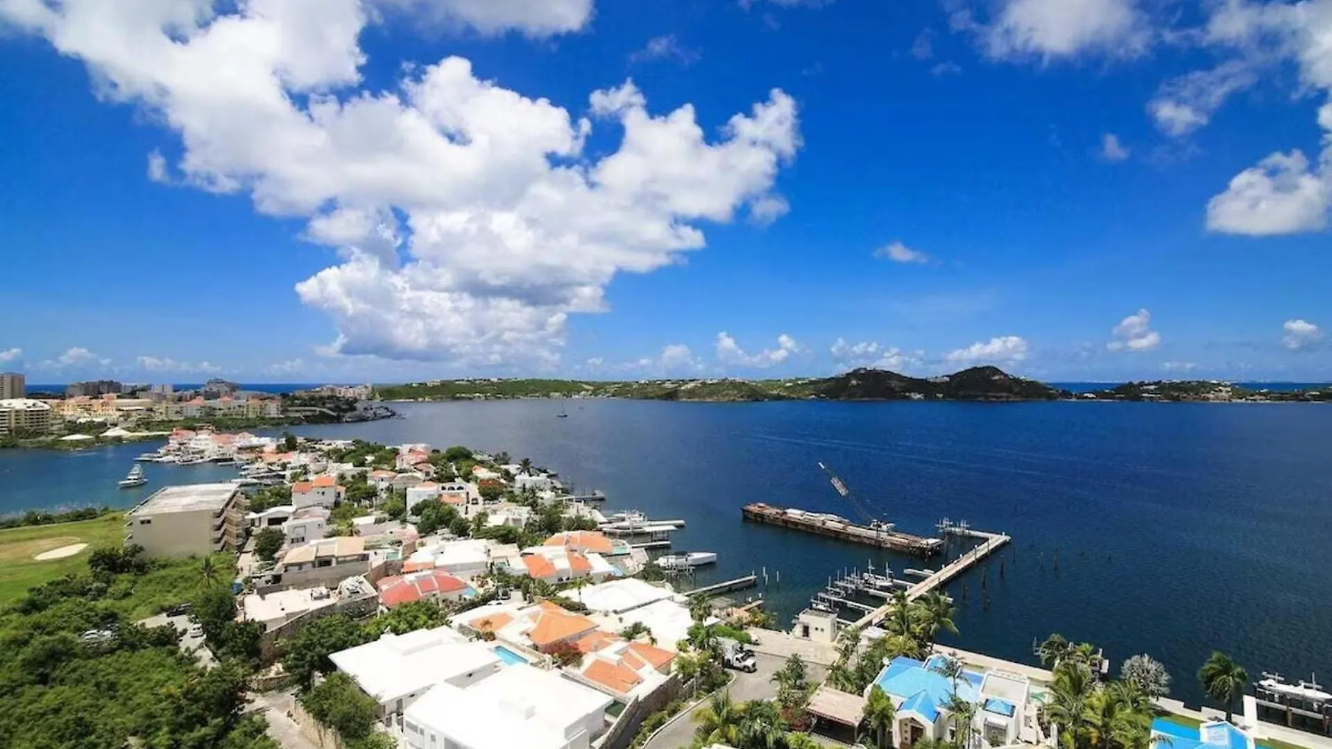 Lovely 3-Bed Apartment In Maho Sint Maarten